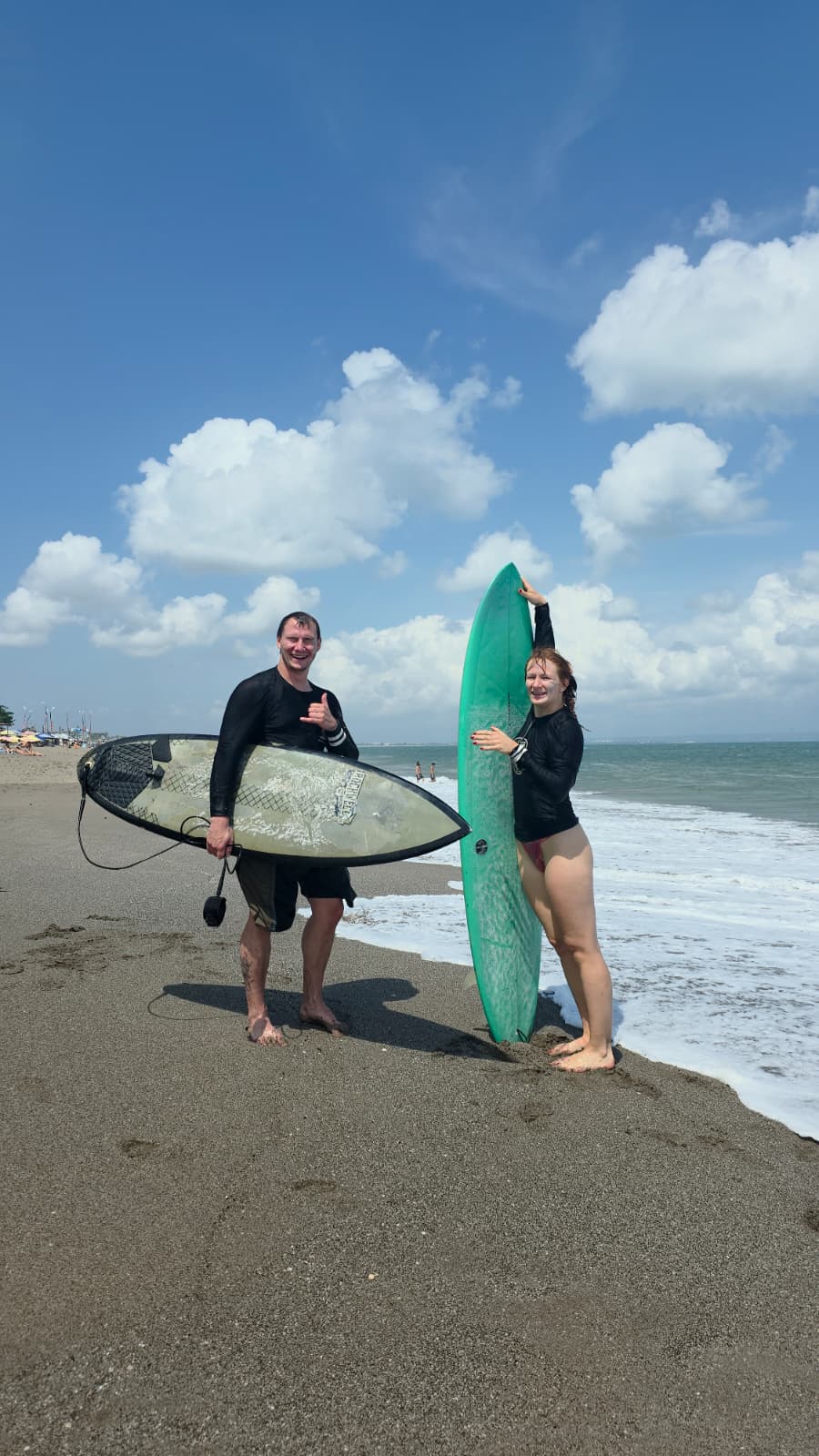 Max und Bella Wegener beim Surfen